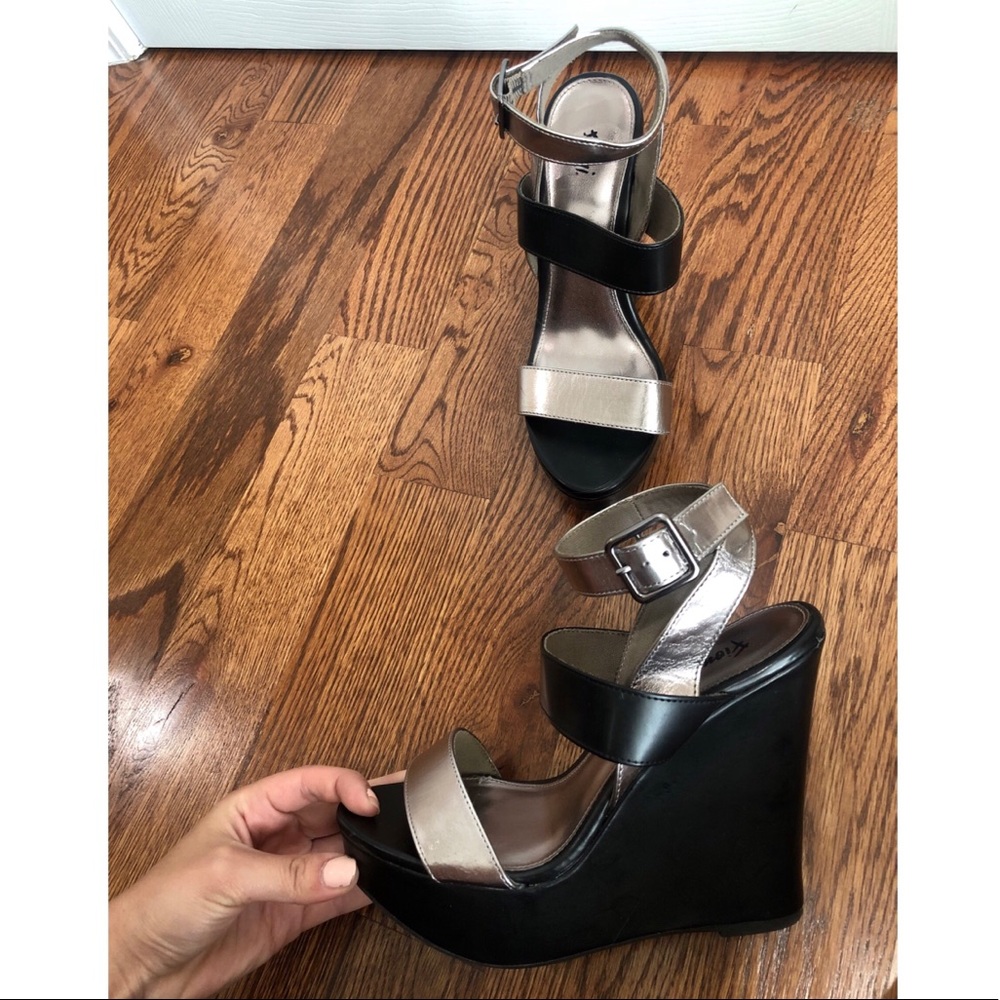 FIONI Clothing Black and Silver Metallic Wedge Sandals